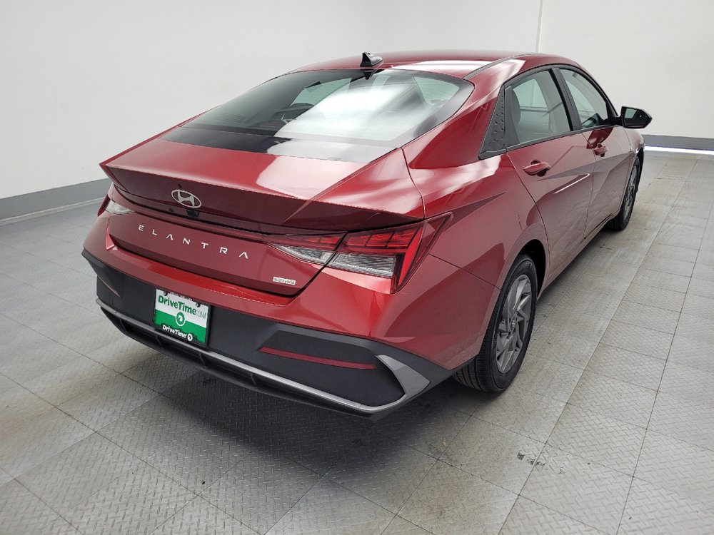 Used 2024 Hyundai Elantra Blue image 9