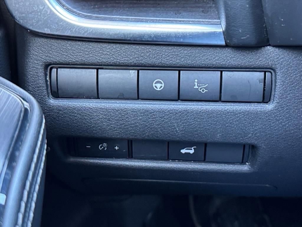 Used 2021 Nissan Rogue Platinum image 18