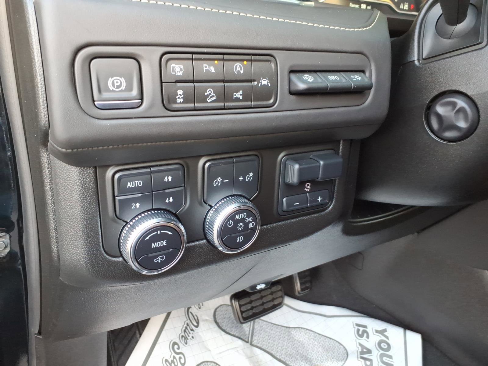 Used 2024 GMC Yukon Denali Ultimate image 14