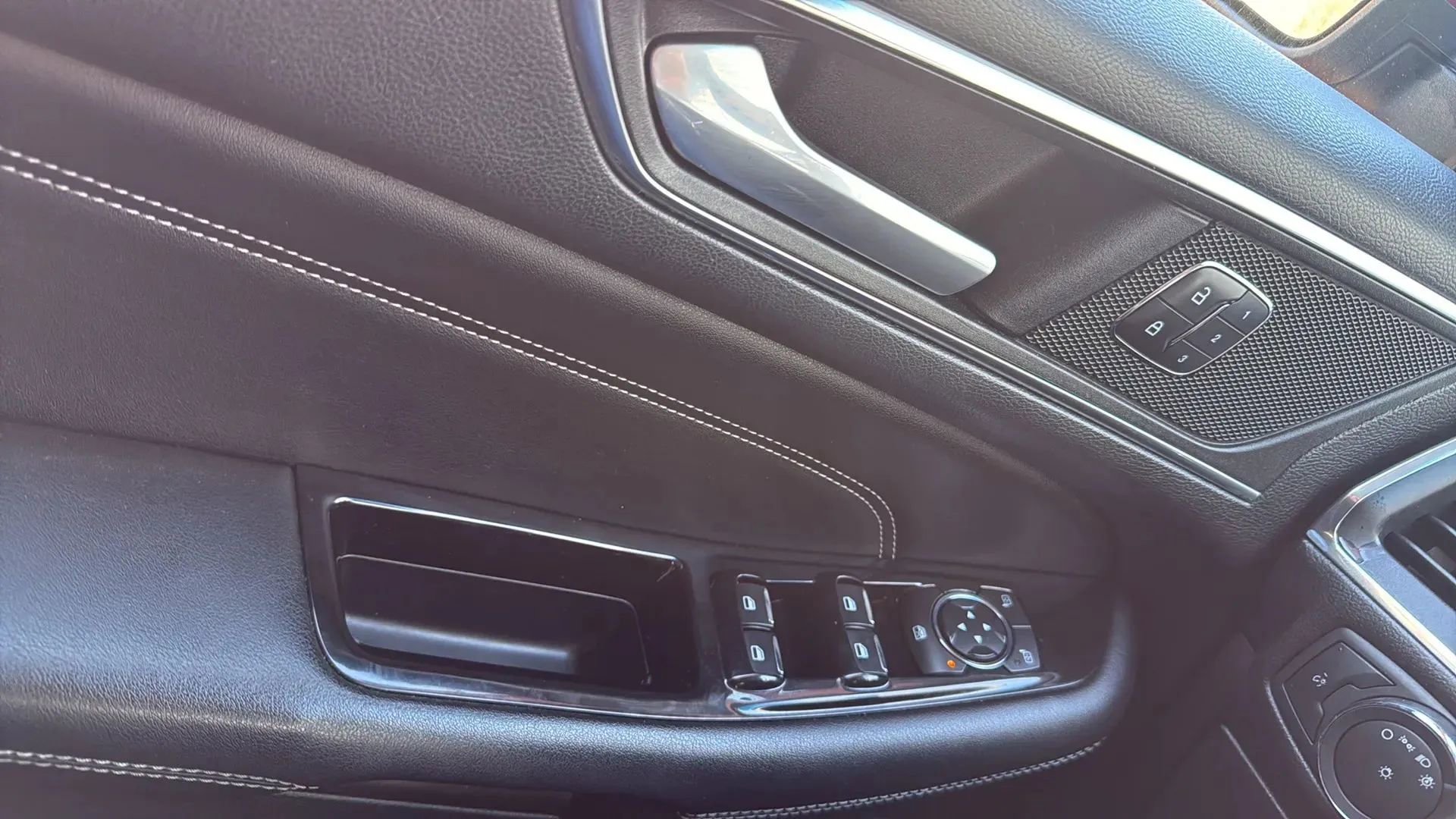 Used 2015 Ford Edge Titanium w/ Equipment Group 302A image 22