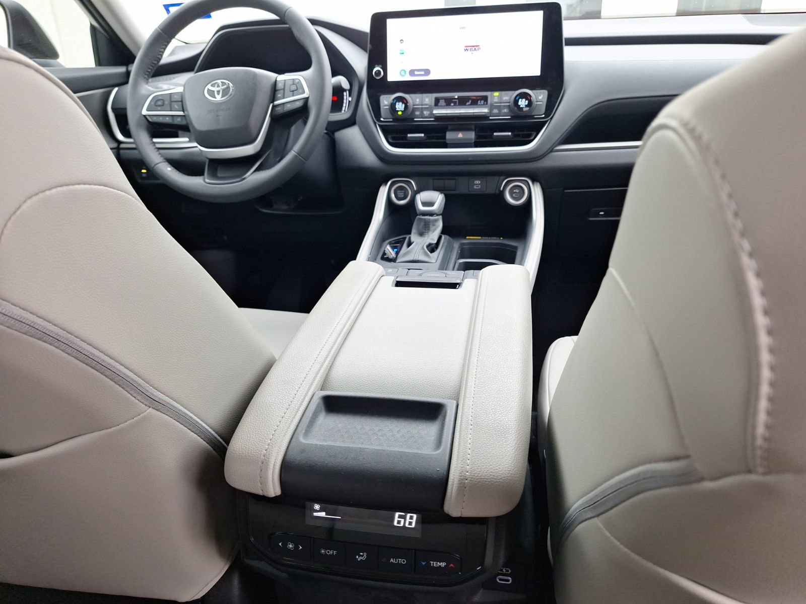 Used 2024 Toyota Grand Highlander XLE image 31