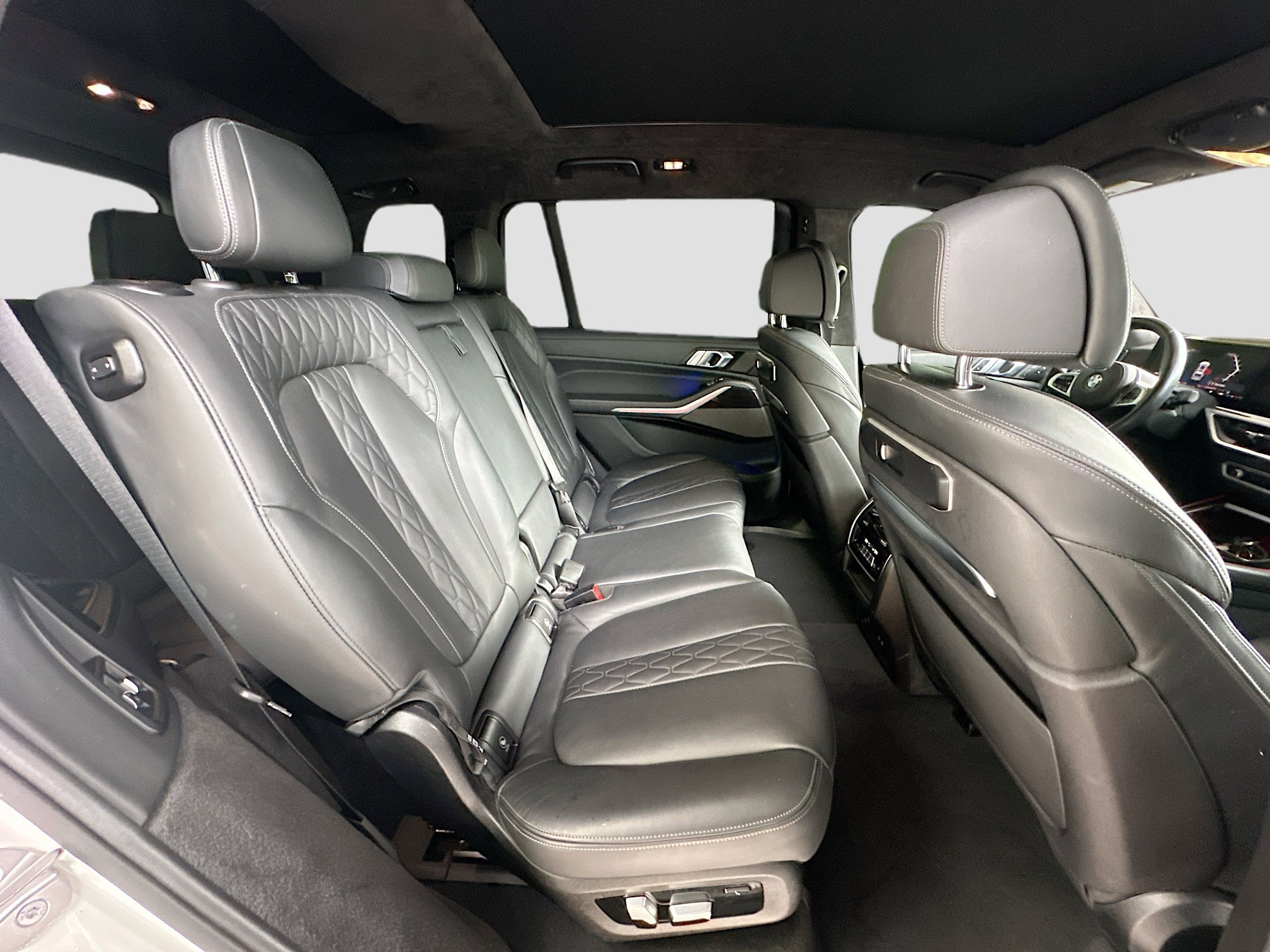 Certified 2025 BMW X7 M60i AWD/4WD image 29