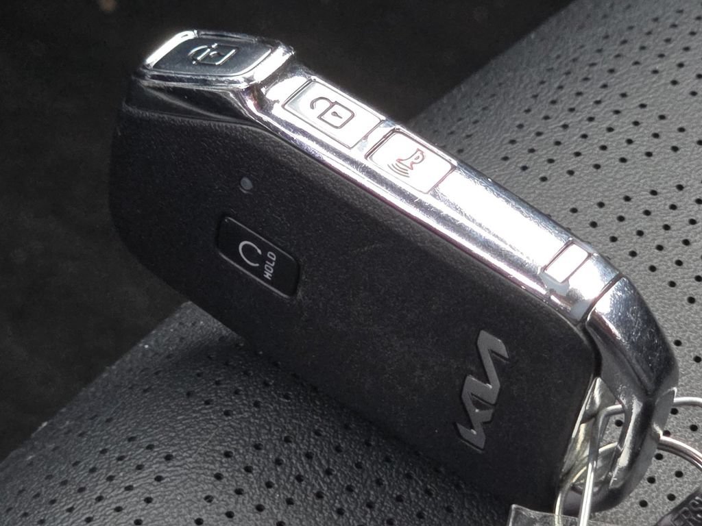 Used 2024 Kia Seltos EX FWD image 32