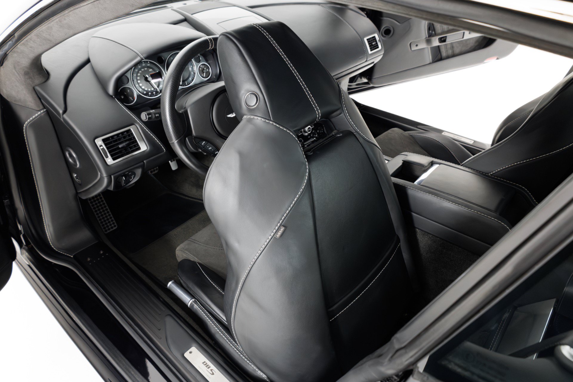 Used 2009 Aston Martin DBS Coupe RWD image 42