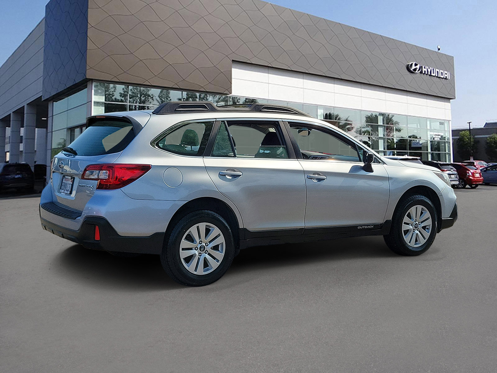 Used 2018 Subaru Outback 2.5i AWD/4WD image 2