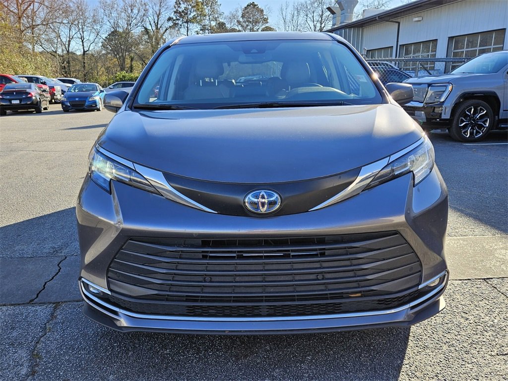 Used 2023 Toyota Sienna XLE image 17