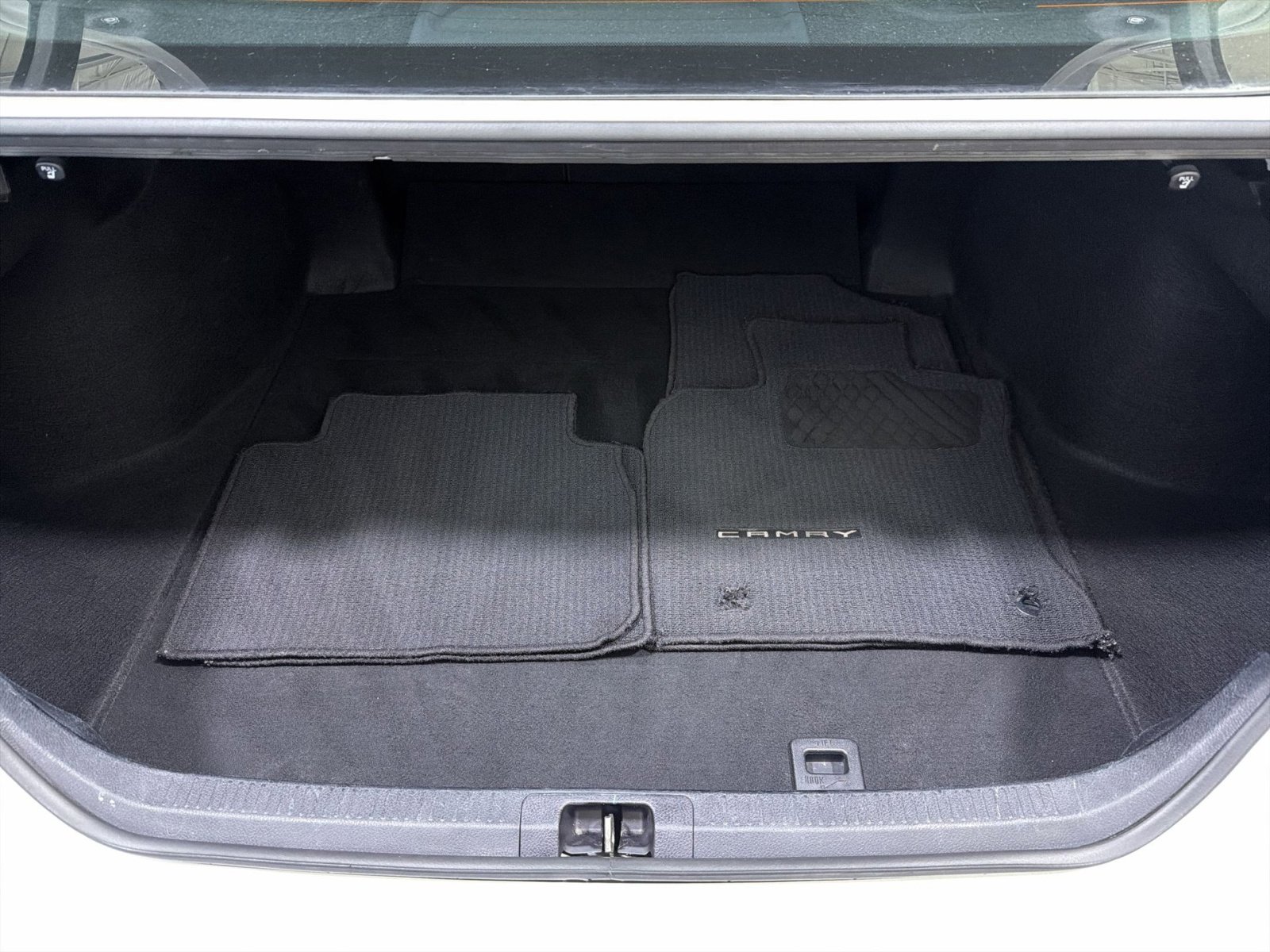 Used 2023 Toyota Camry SE FWD image 29