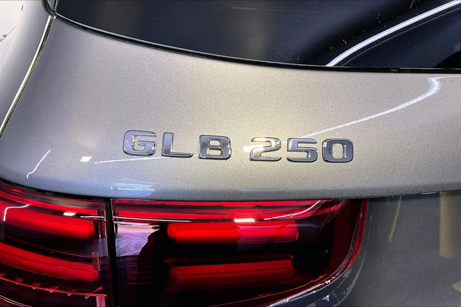 New 2026 Mercedes-Benz GLB 250 4MATIC image 6