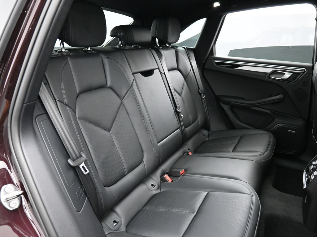 Certified 2026 Porsche Macan AWD/4WD image 27