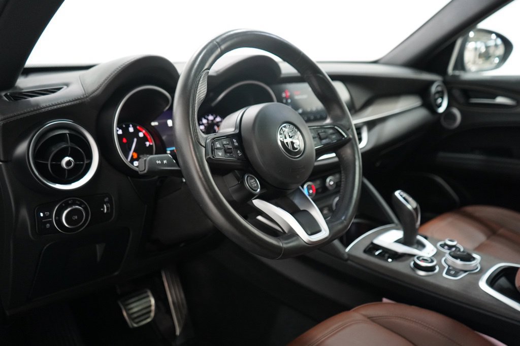 Used 2023 Alfa Romeo Stelvio Ti AWD/4WD image 16