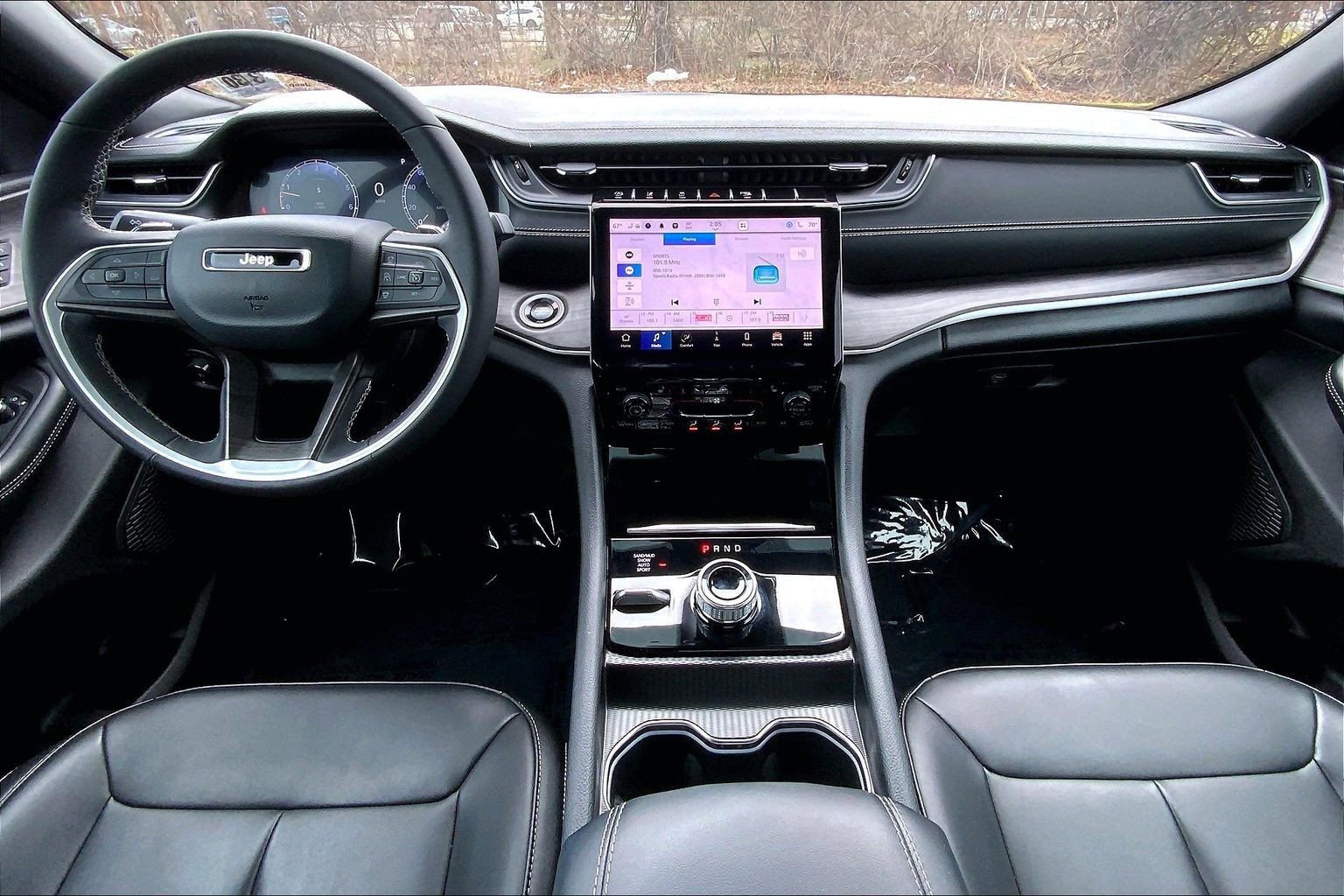 Used 2025 Jeep Grand Cherokee Limited w/ Black Appearance Package image 15