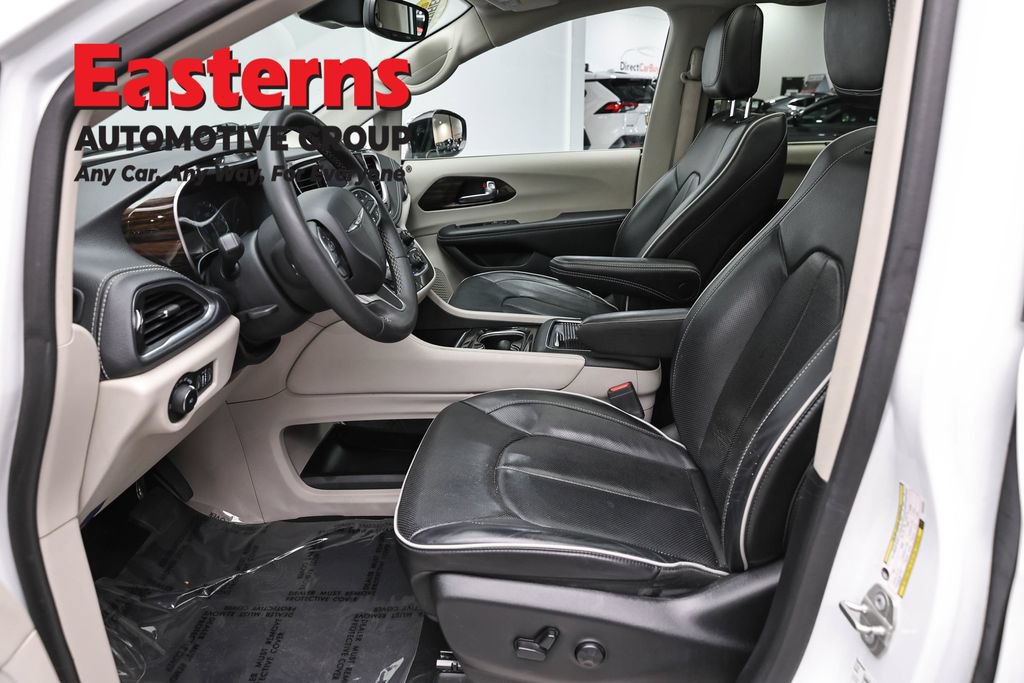 Used 2023 Chrysler Pacifica Limited FWD image 14