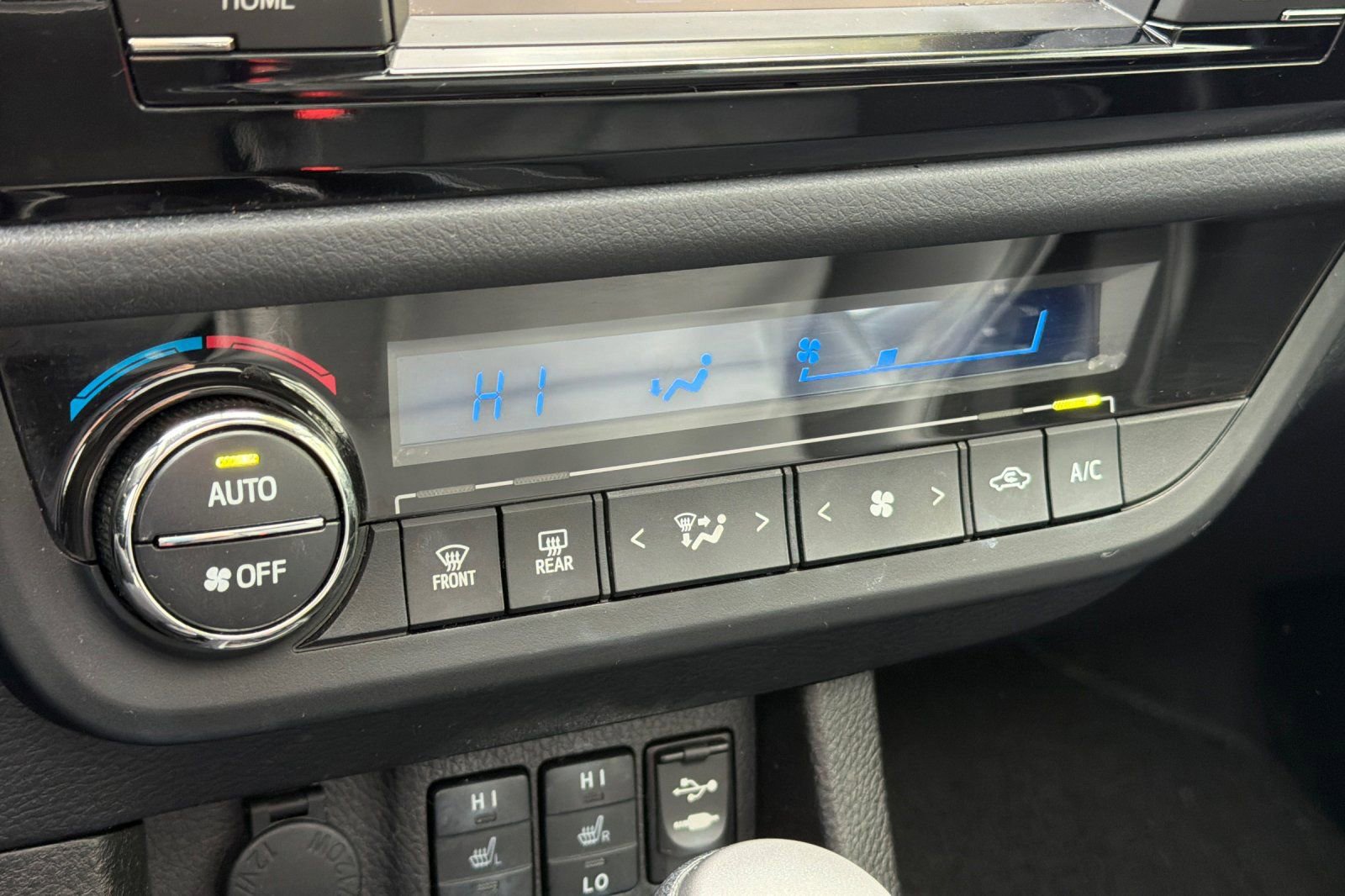 Used 2015 Toyota Corolla LE Premium FWD image 18