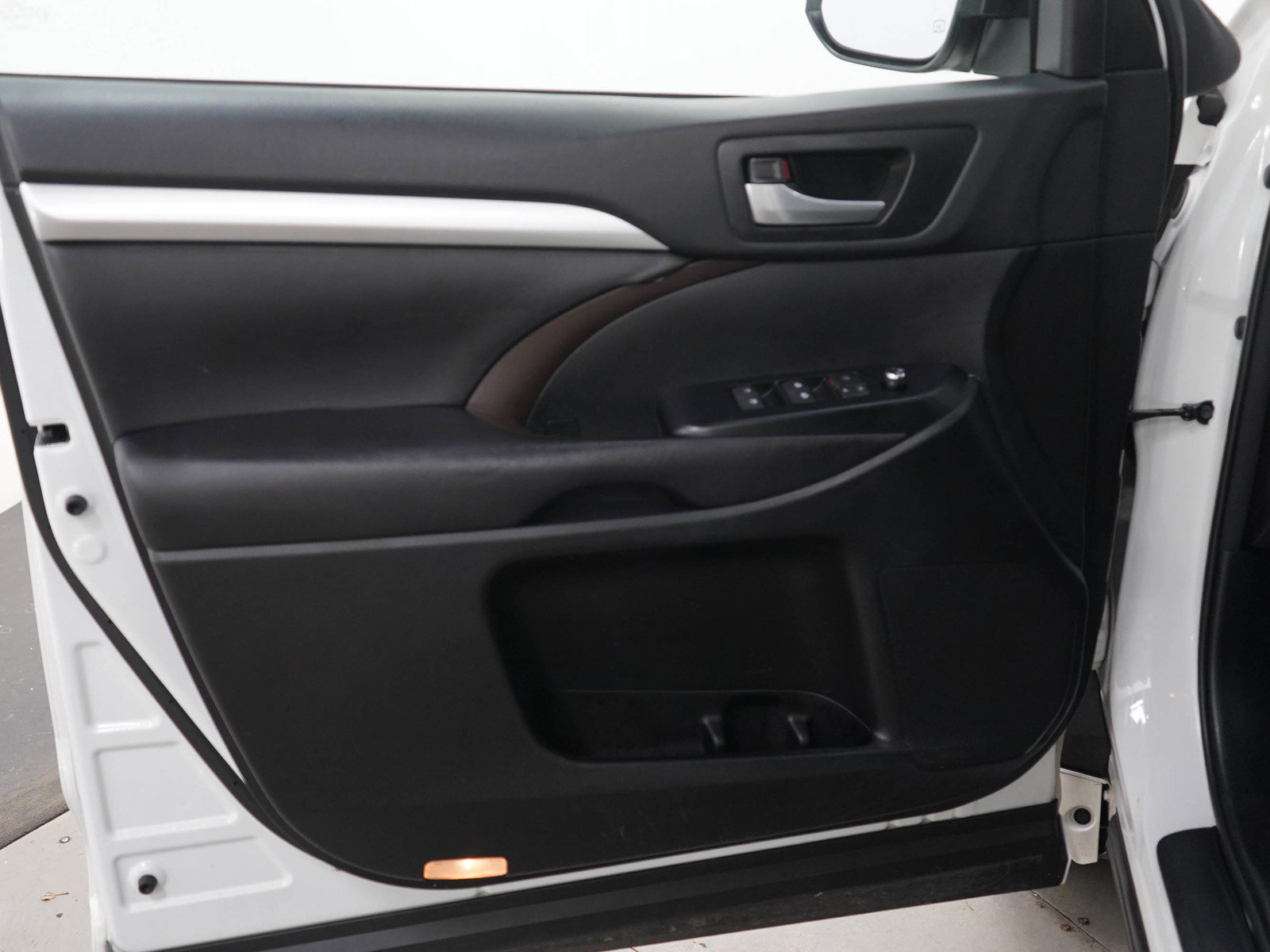 Used 2018 Toyota Highlander XLE AWD/4WD image 21