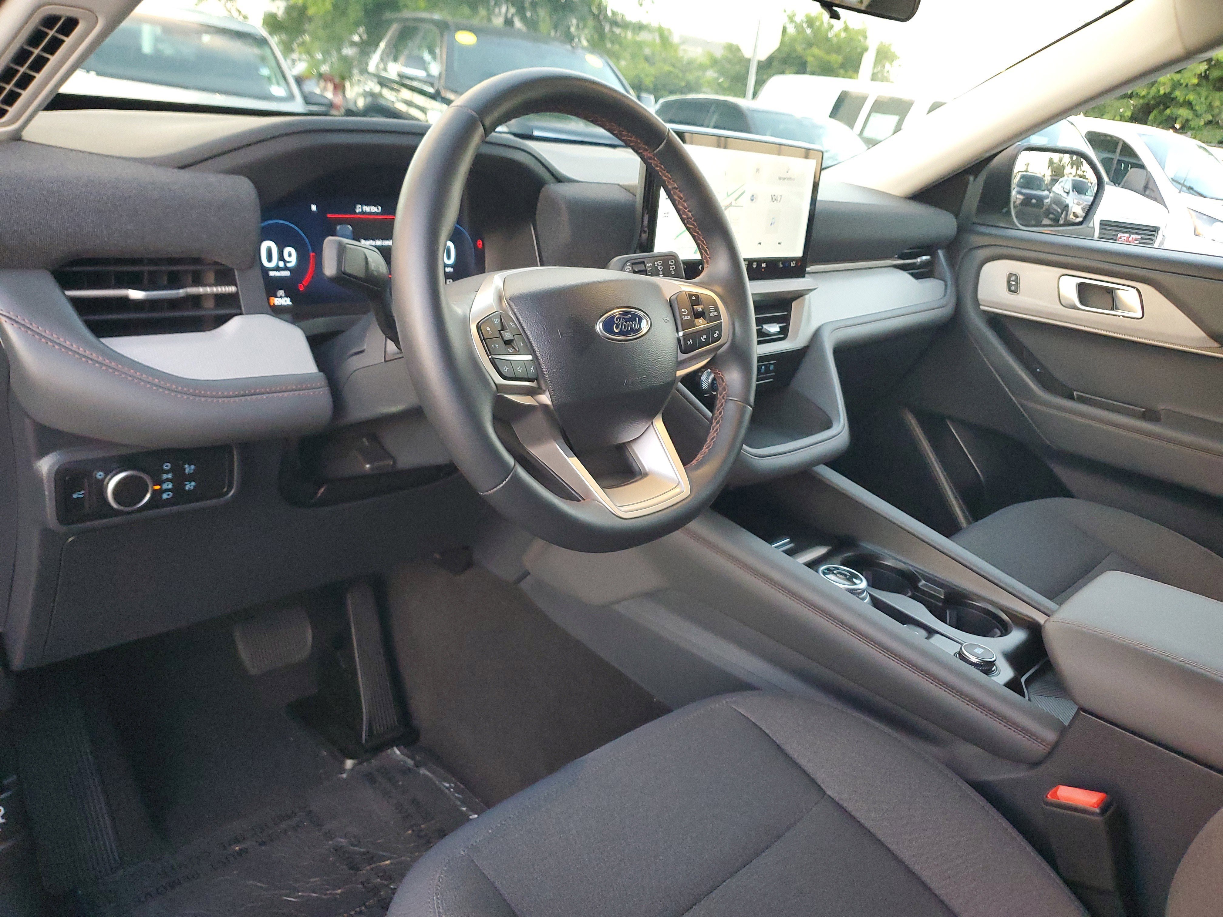 Used 2025 Ford Explorer Active image 9