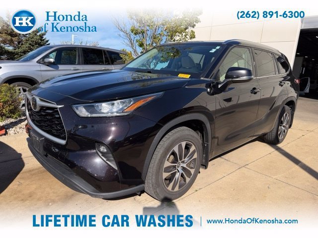 Used 2020 Toyota Highlander XLE AWD/4WD image 1