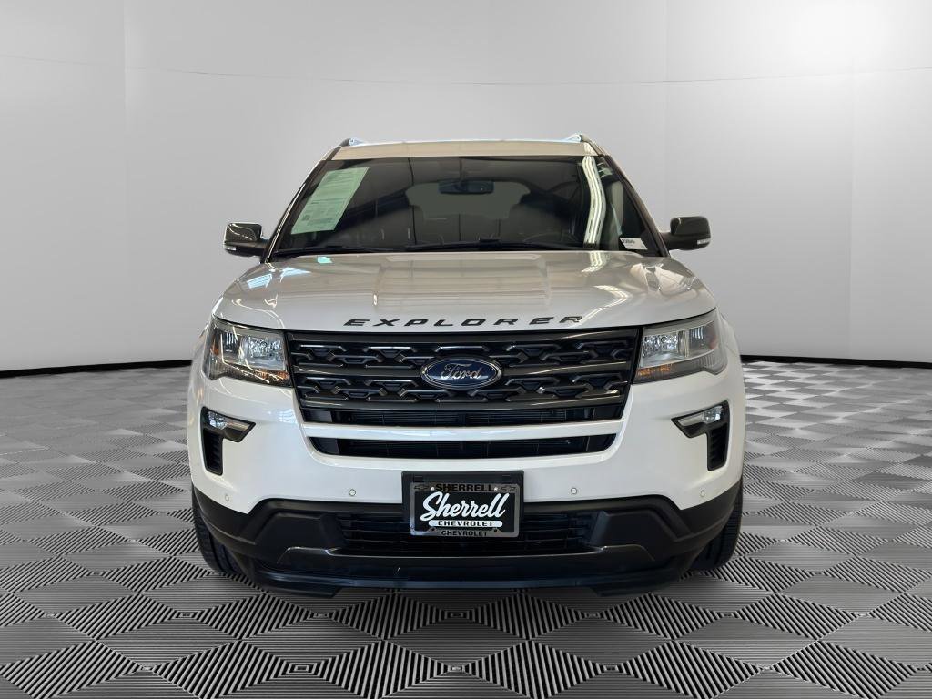 Used 2019 Ford Explorer XLT w/ Equipment Group 202A AWD/4WD image 2