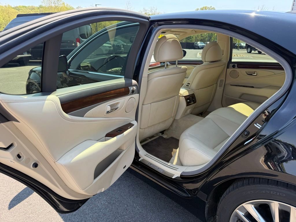 Used 2016 Lexus LS 460 w/ Comfort Package image 14
