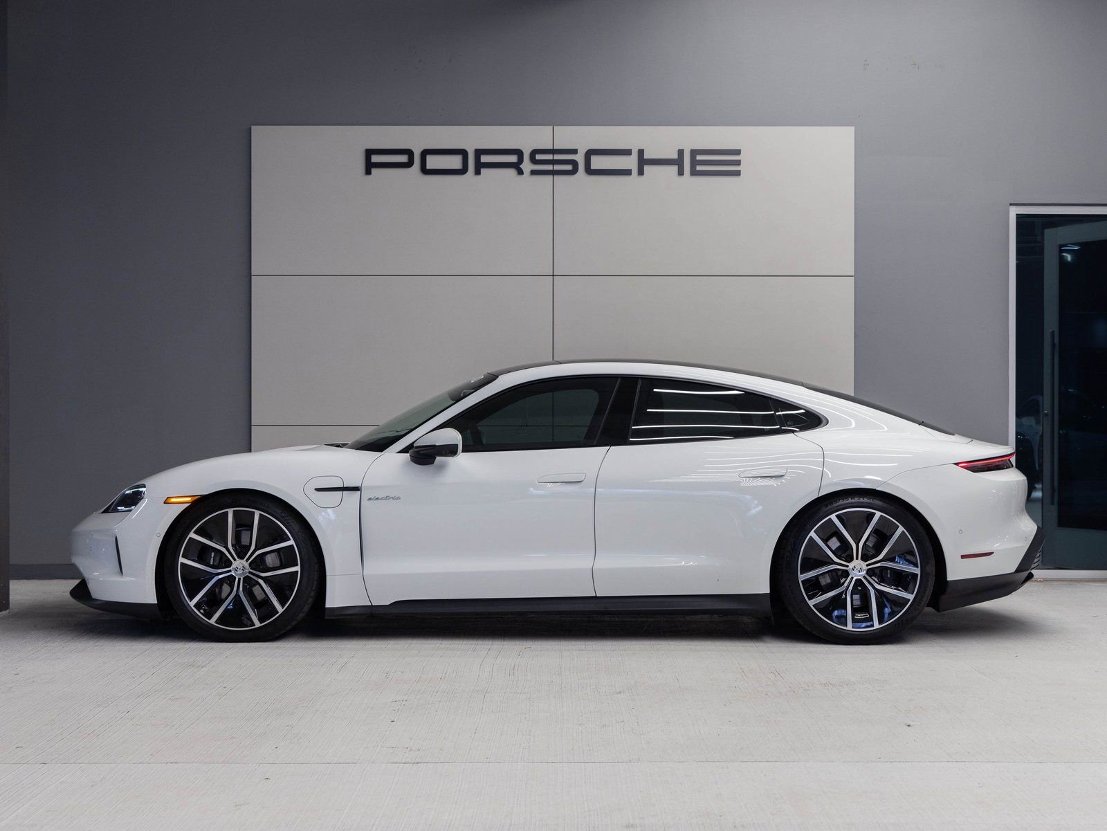 Certified 2025 Porsche Taycan AWD/4WD image 2