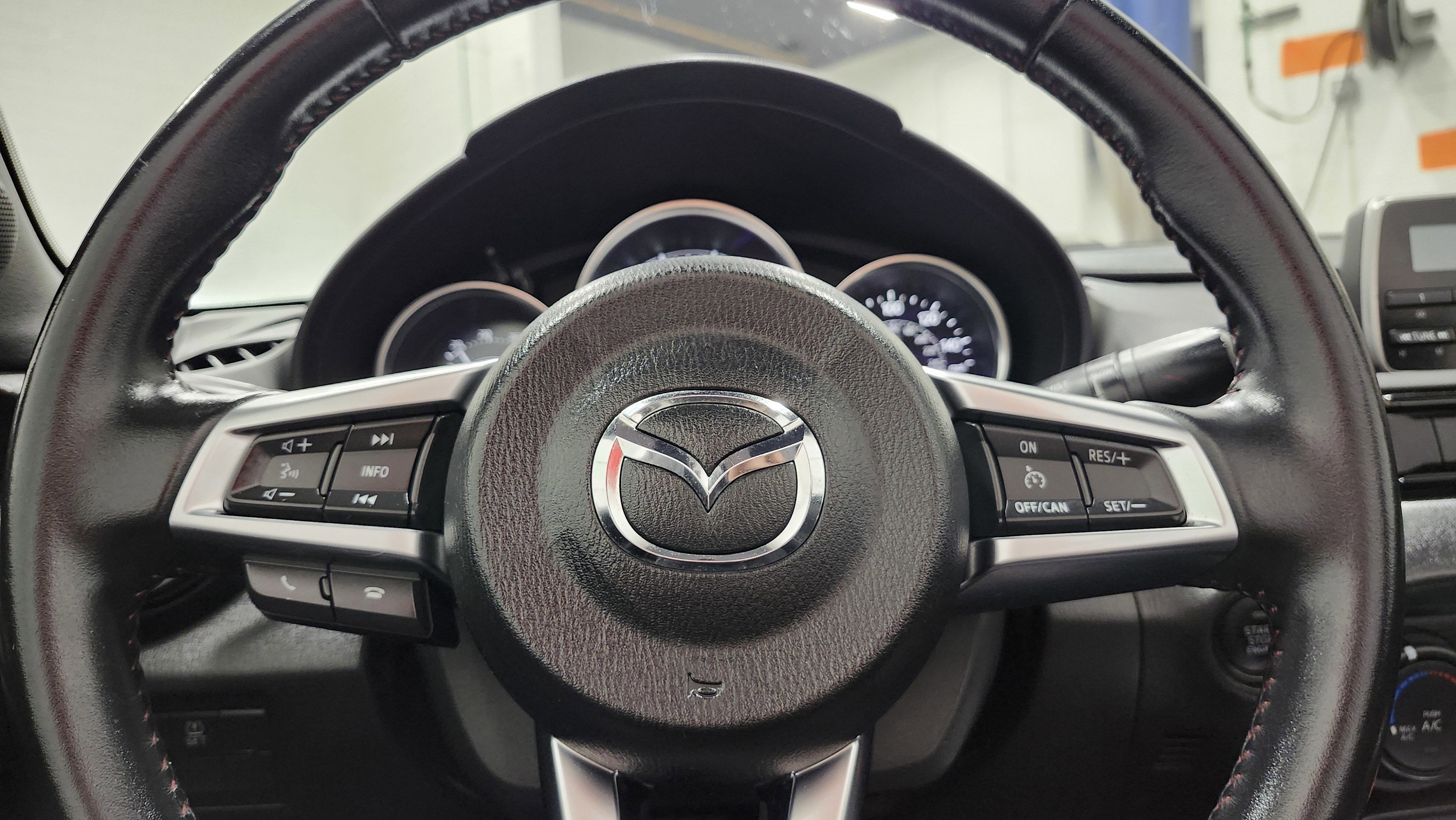 Used 2016 MAZDA MX-5 Miata Sport image 27