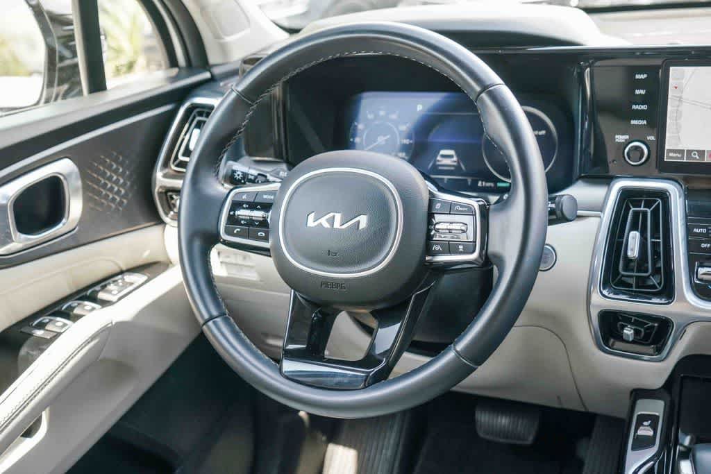 Certified 2023 Kia Sorento SX AWD/4WD image 14