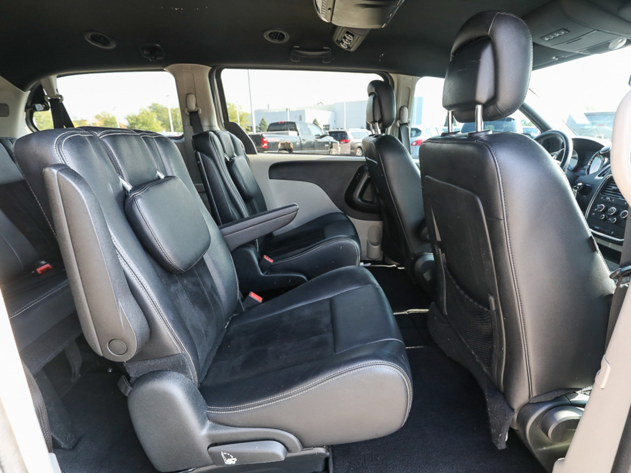 Used 2017 Dodge Grand Caravan SXT FWD image 22