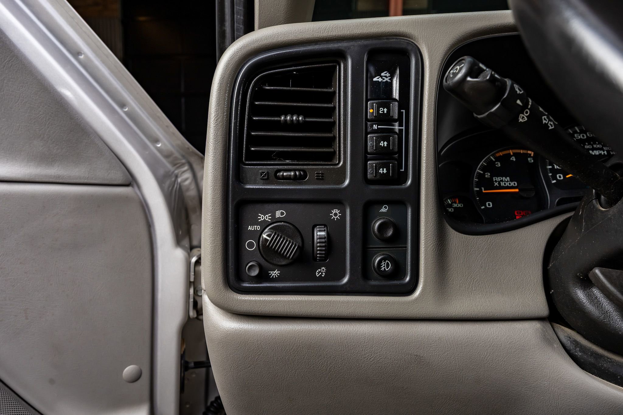 Used 2005 Chevrolet Silverado 3500 LT w/ Heavy-Duty Power Package image 17