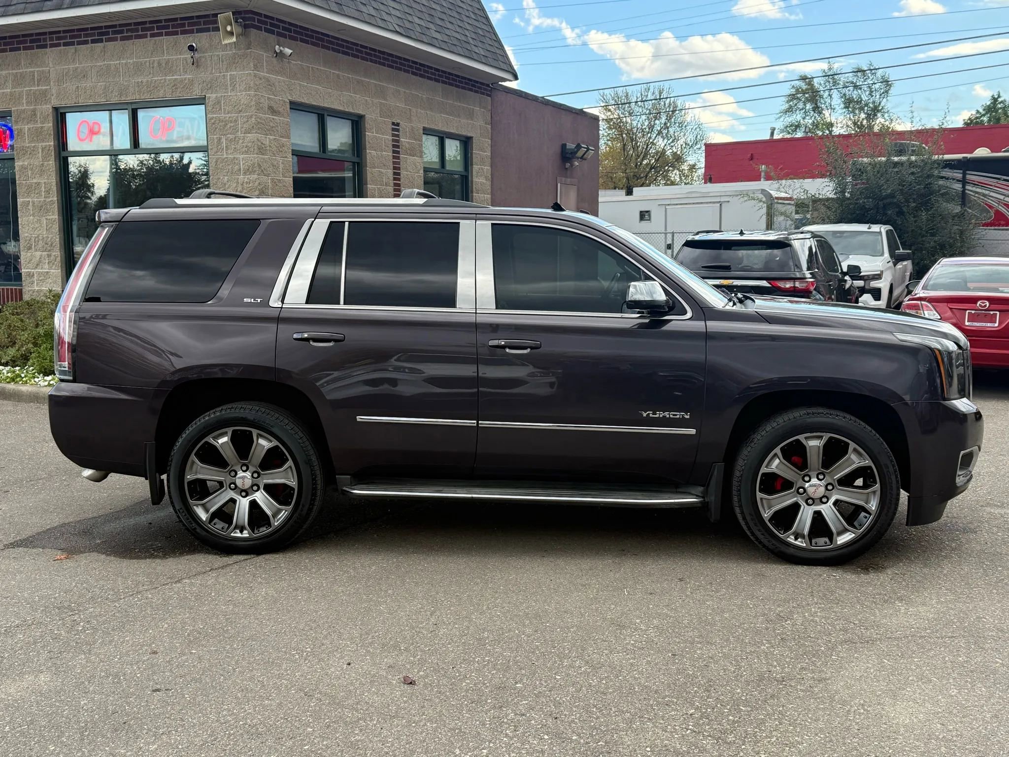 Used 2015 GMC Yukon SLT w/ Open Road Package image 4