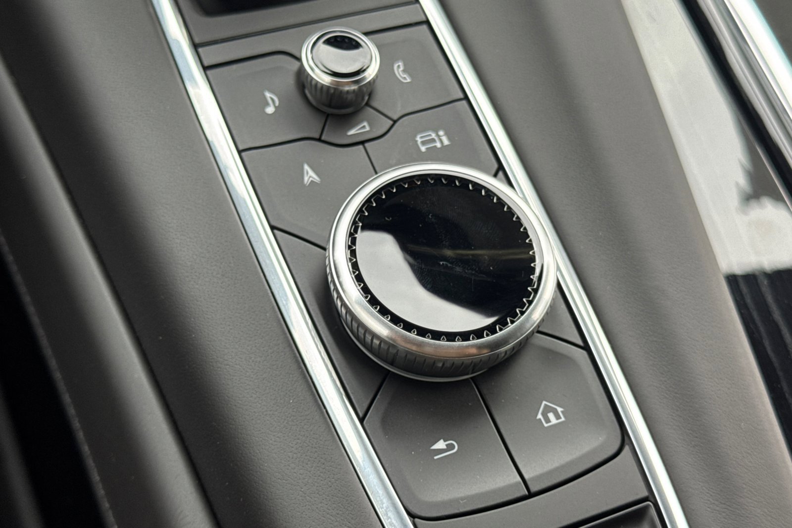 Certified 2024 Cadillac Escalade V w/ Heavy-Duty Trailer Package image 31