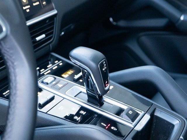 Certified 2022 Porsche Cayenne S image 27