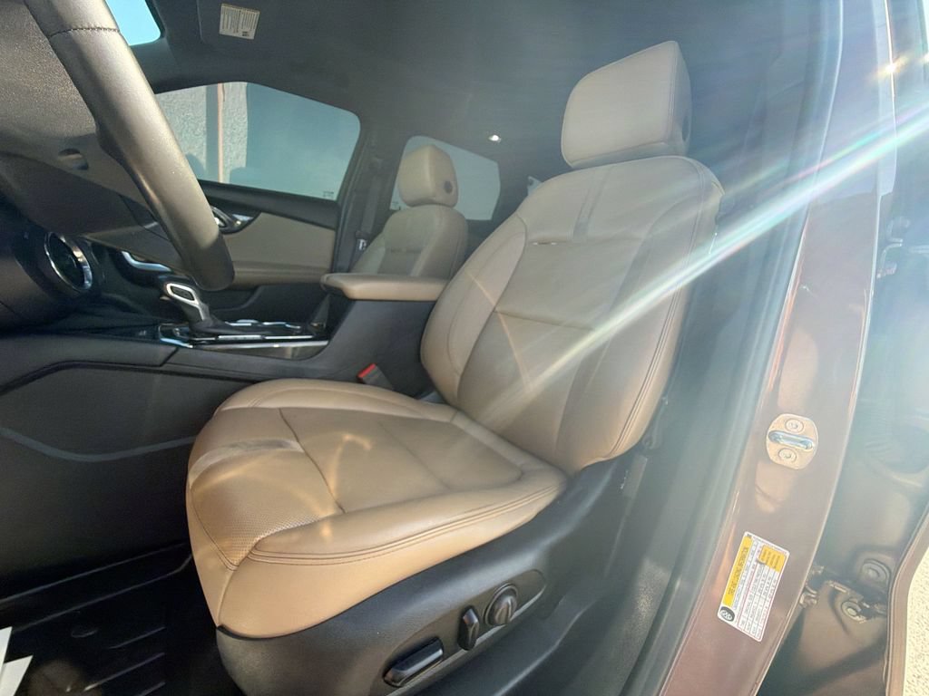 Used 2019 Chevrolet Blazer Premier w/ Sun and Wheels Package FWD image 17