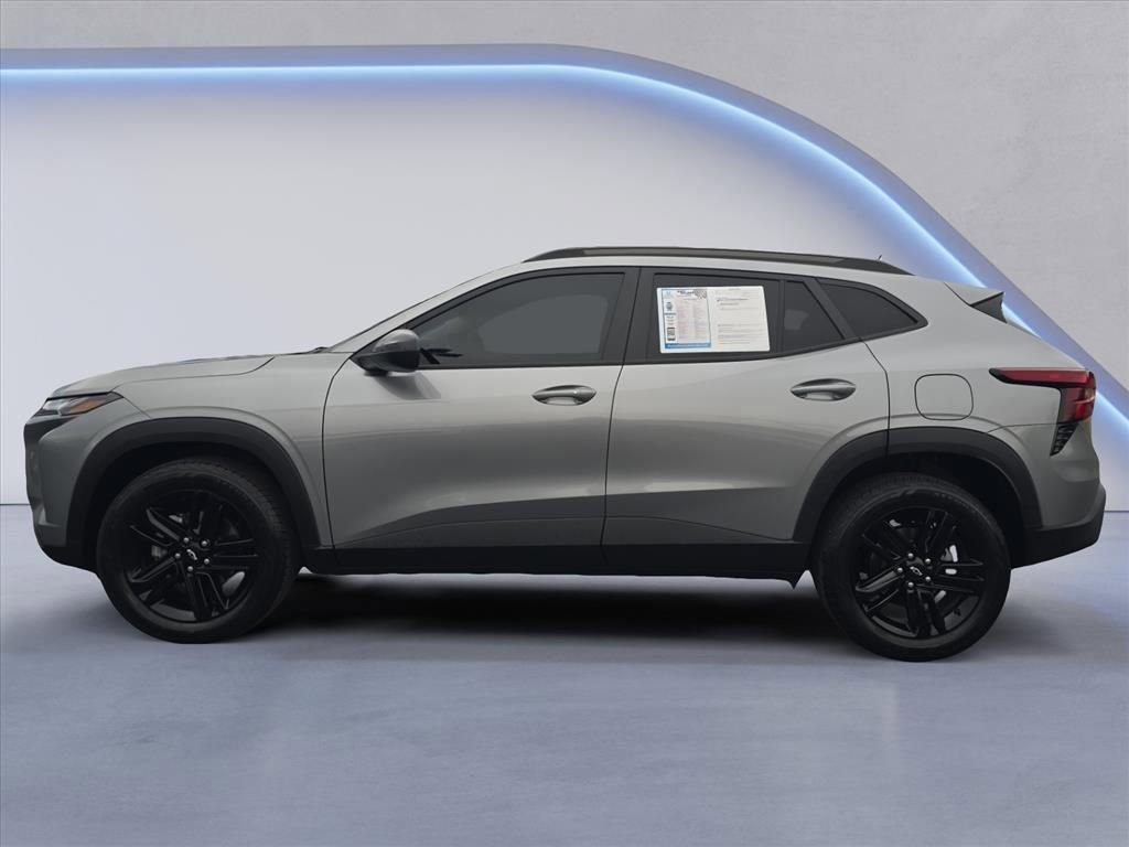 Used 2025 Chevrolet Trax ACTIV w/ Driver Confidence Package image 2