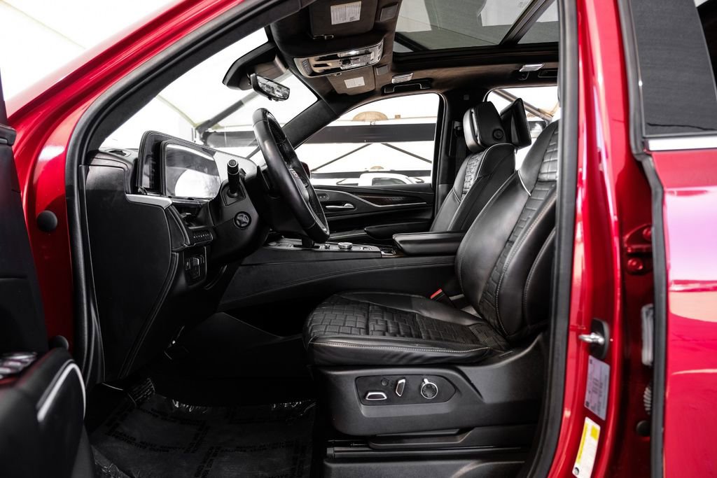 Used 2021 Cadillac Escalade ESV Premium Luxury Platinum image 3