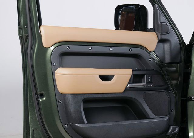 New 2026 Land Rover Defender 130 X-Dynamic SE image 27