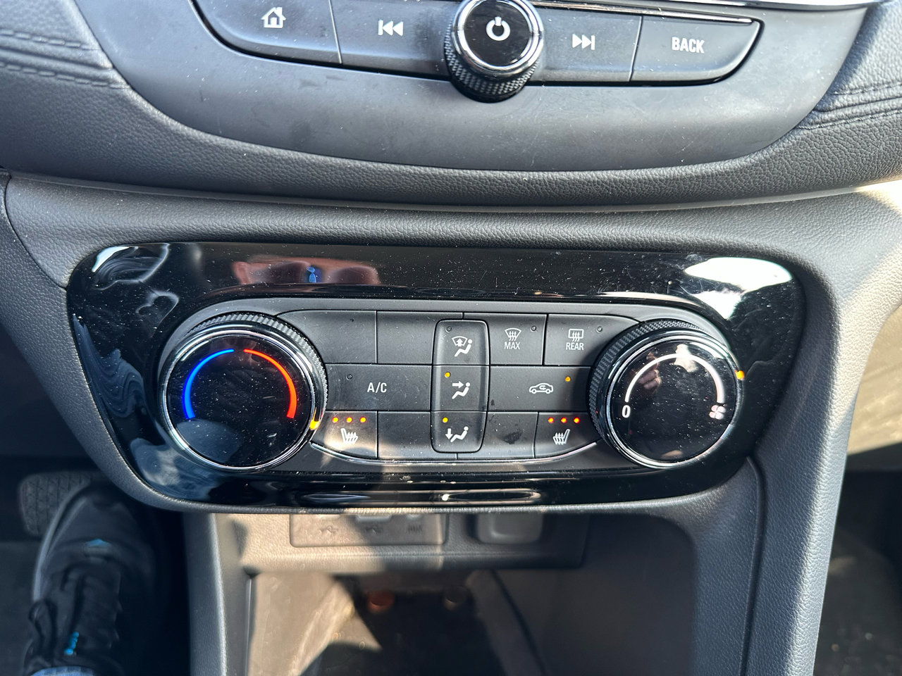 Used 2023 Buick Encore GX Preferred w/ Cold Weather Comfort Package image 15