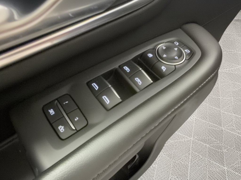 Used 2024 Chevrolet Suburban Premier RWD image 15