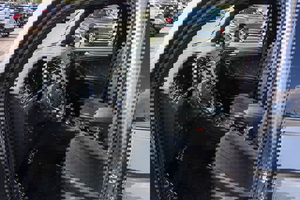 Used 2024 Volkswagen Tiguan SE R-Line image 19