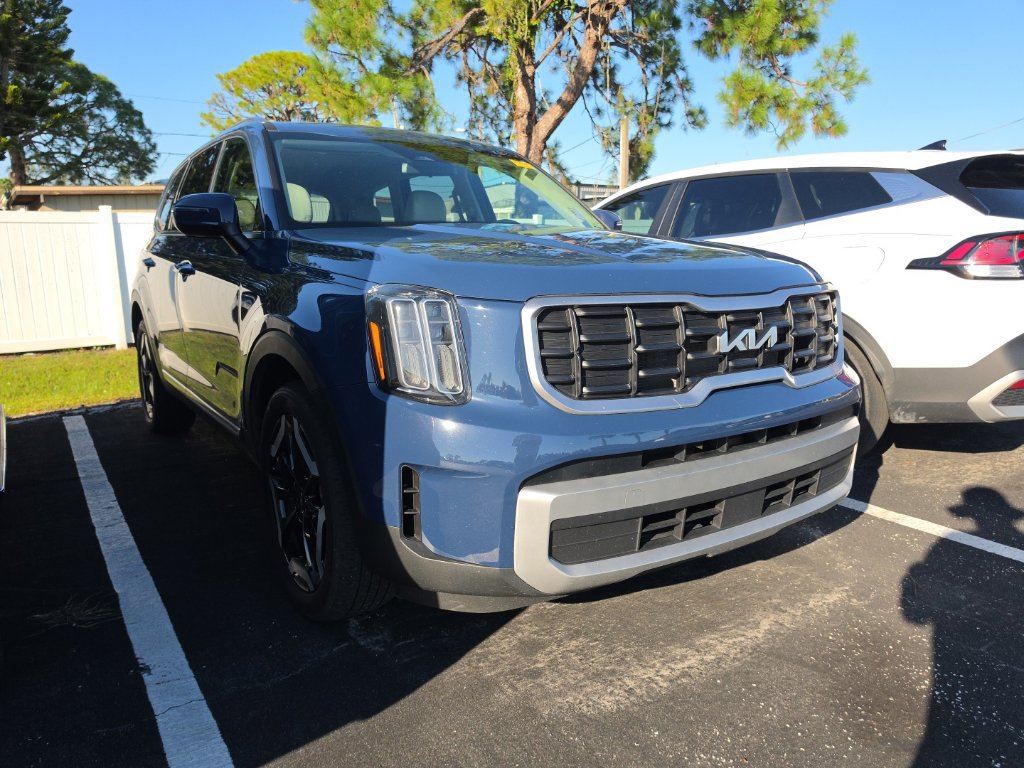 Certified 2024 Kia Telluride S FWD image 2