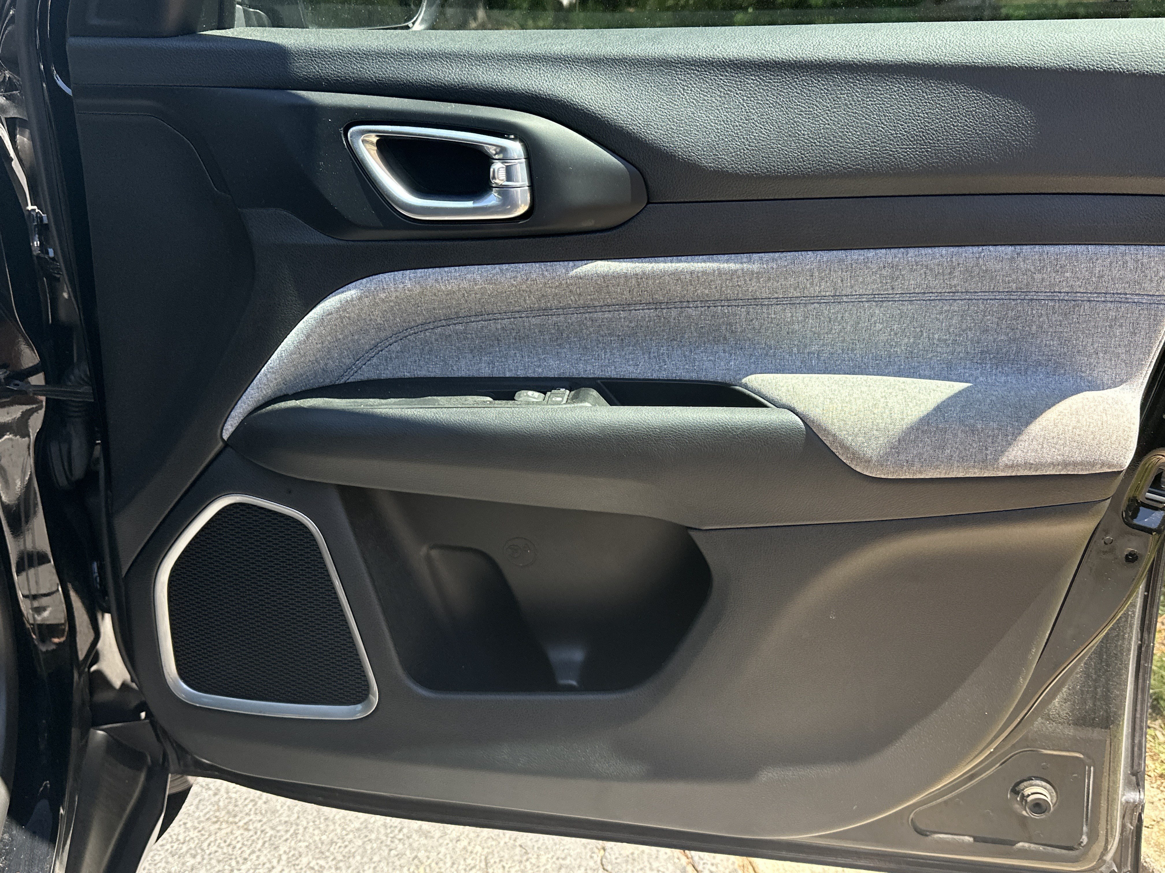Used 2022 Jeep Compass Latitude FWD image 20