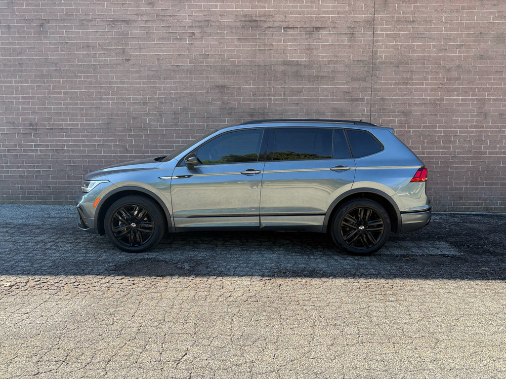 Used 2022 Volkswagen Tiguan SE R-Line AWD/4WD image 2