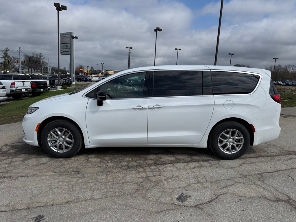 New 2026 Chrysler Pacifica Select FWD image 9