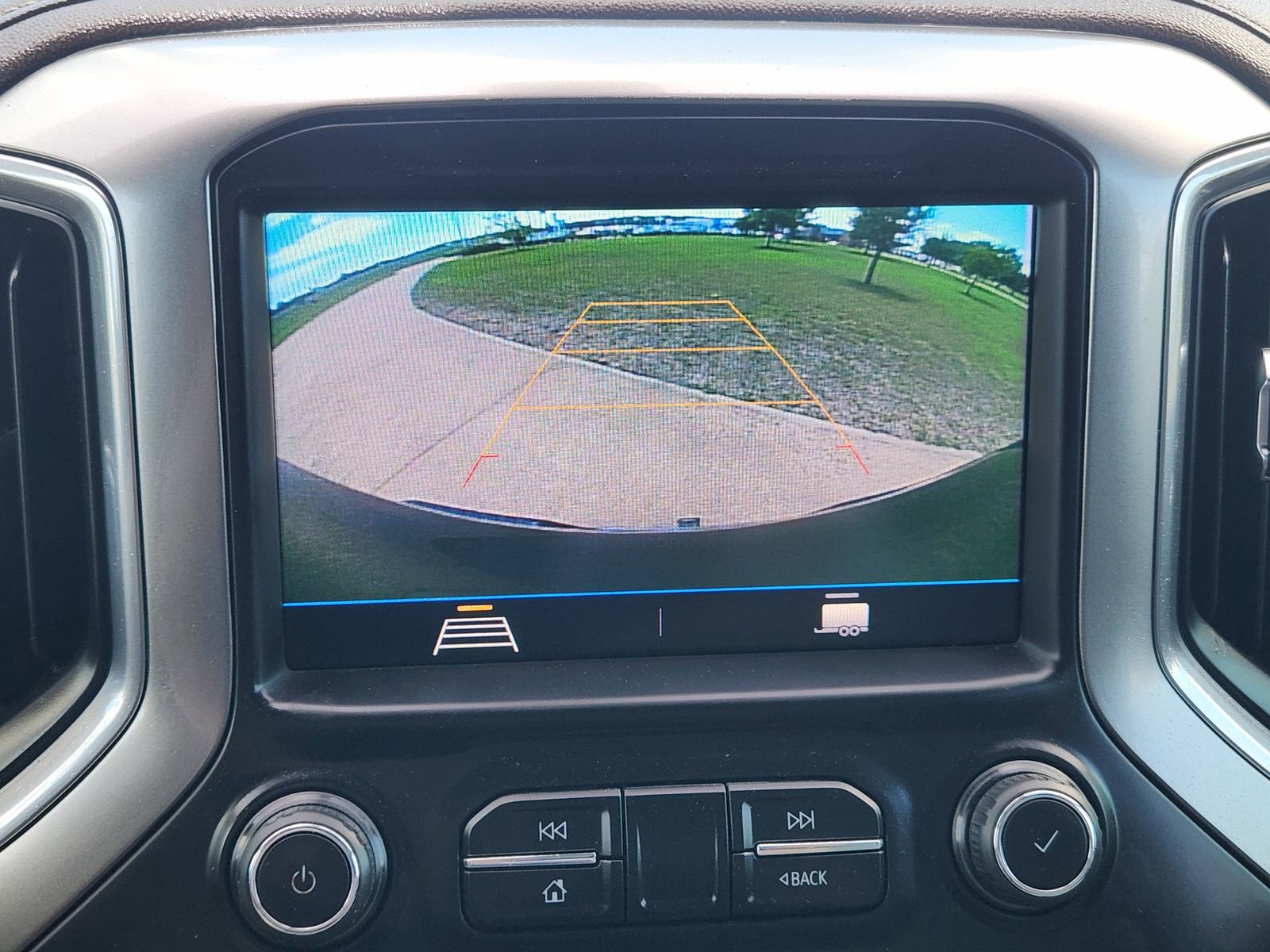 Used 2021 Chevrolet Silverado 1500 LT AWD/4WD image 21