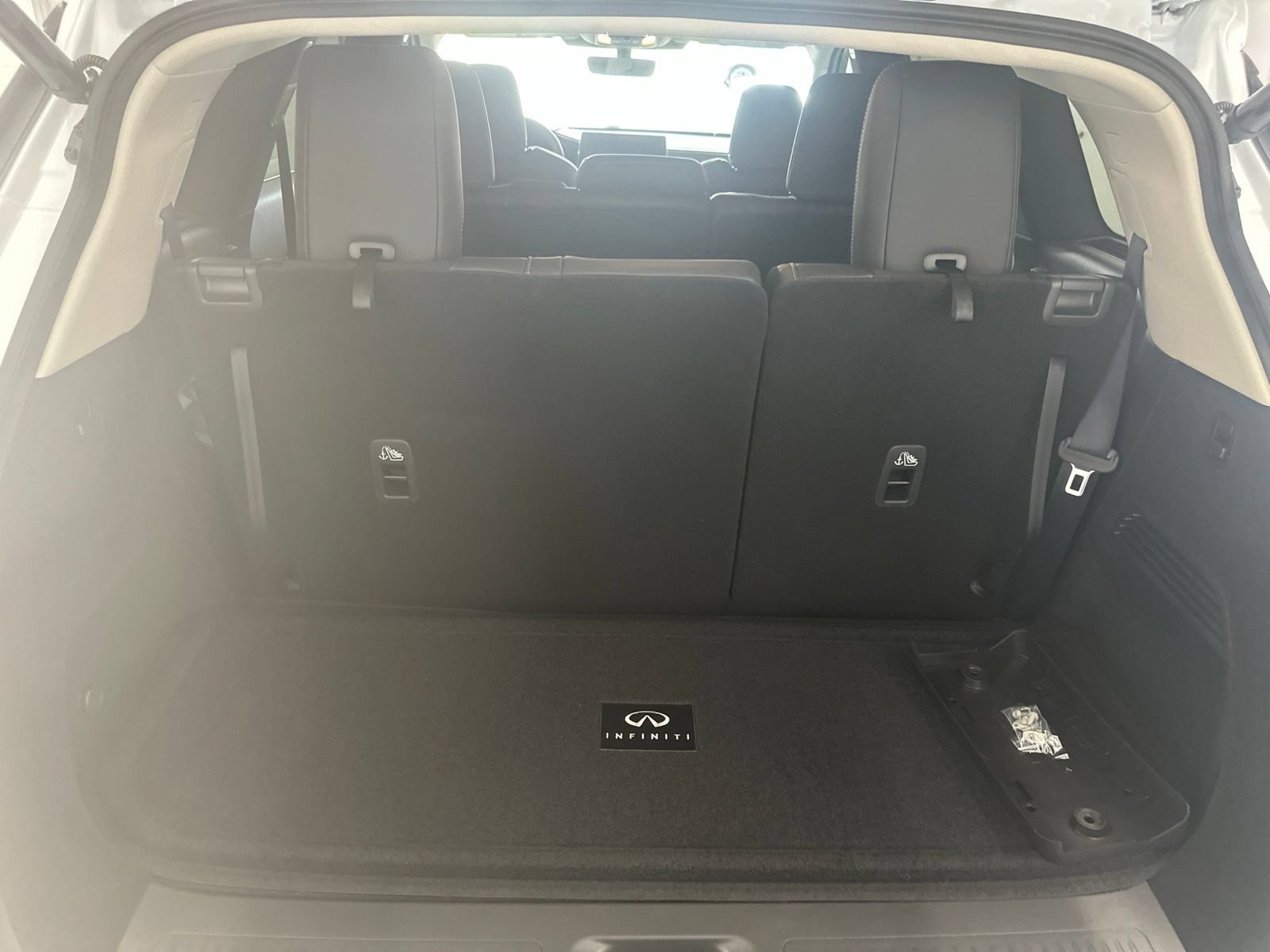 New 2027 INFINITI QX60 Luxe w/ Cargo Package AWD/4WD image 11