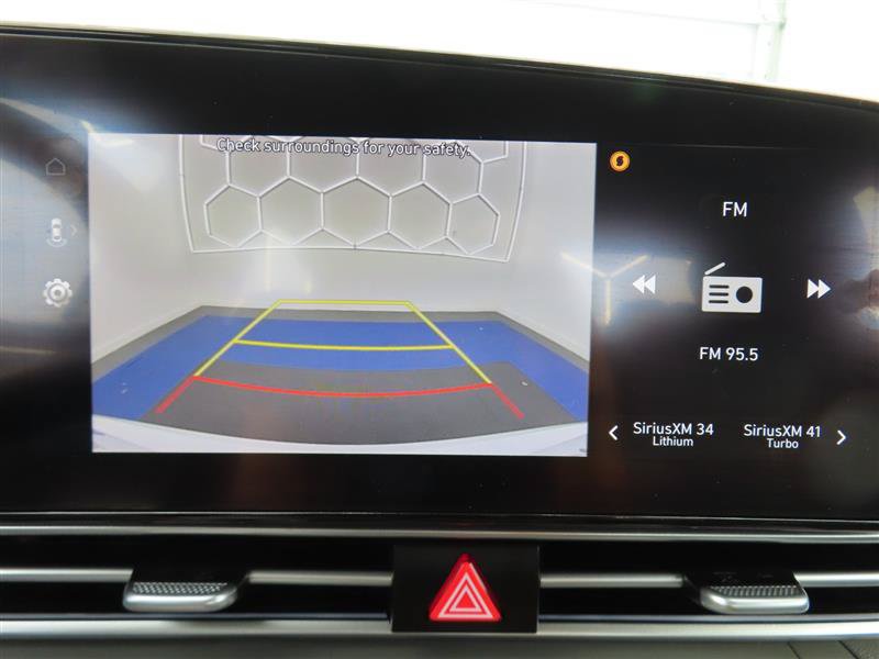 Used 2024 Hyundai Elantra SEL FWD image 25