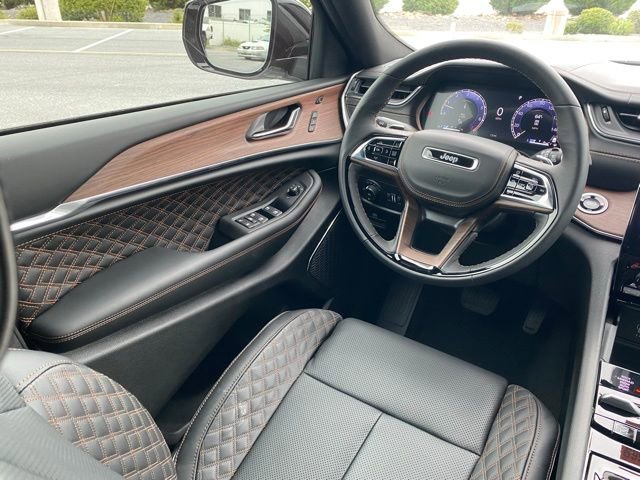 New 2025 Jeep Grand Cherokee Summit w/ Adv Protech Group IV AWD/4WD image 35