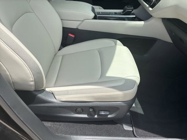 Used 2025 Nissan Pathfinder SL FWD image 11
