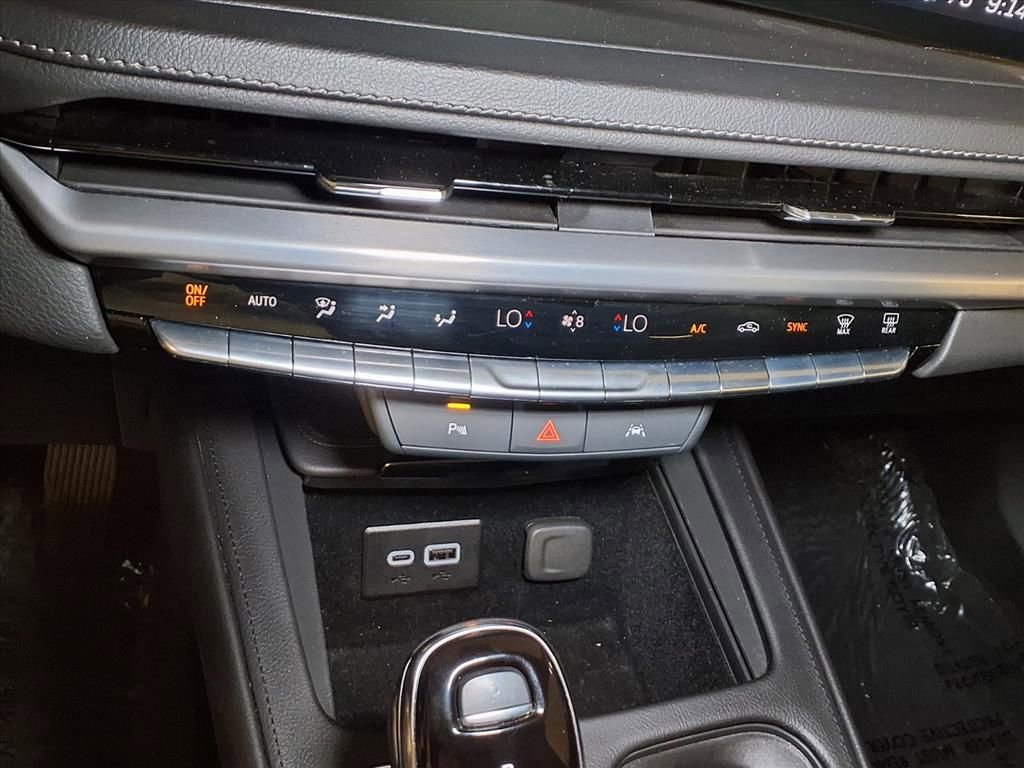 Used 2024 Cadillac XT4 Premium Luxury image 5