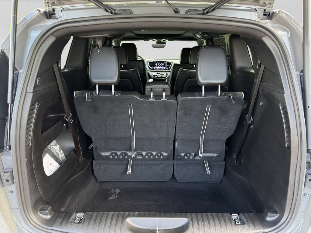 Certified 2025 Chrysler Pacifica Limited FWD image 27