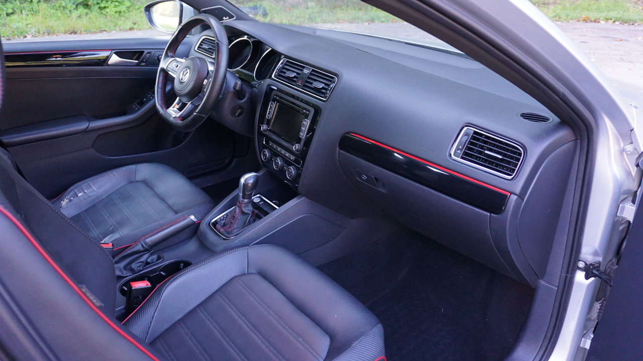 Used 2015 Volkswagen Jetta GLI SE image 13