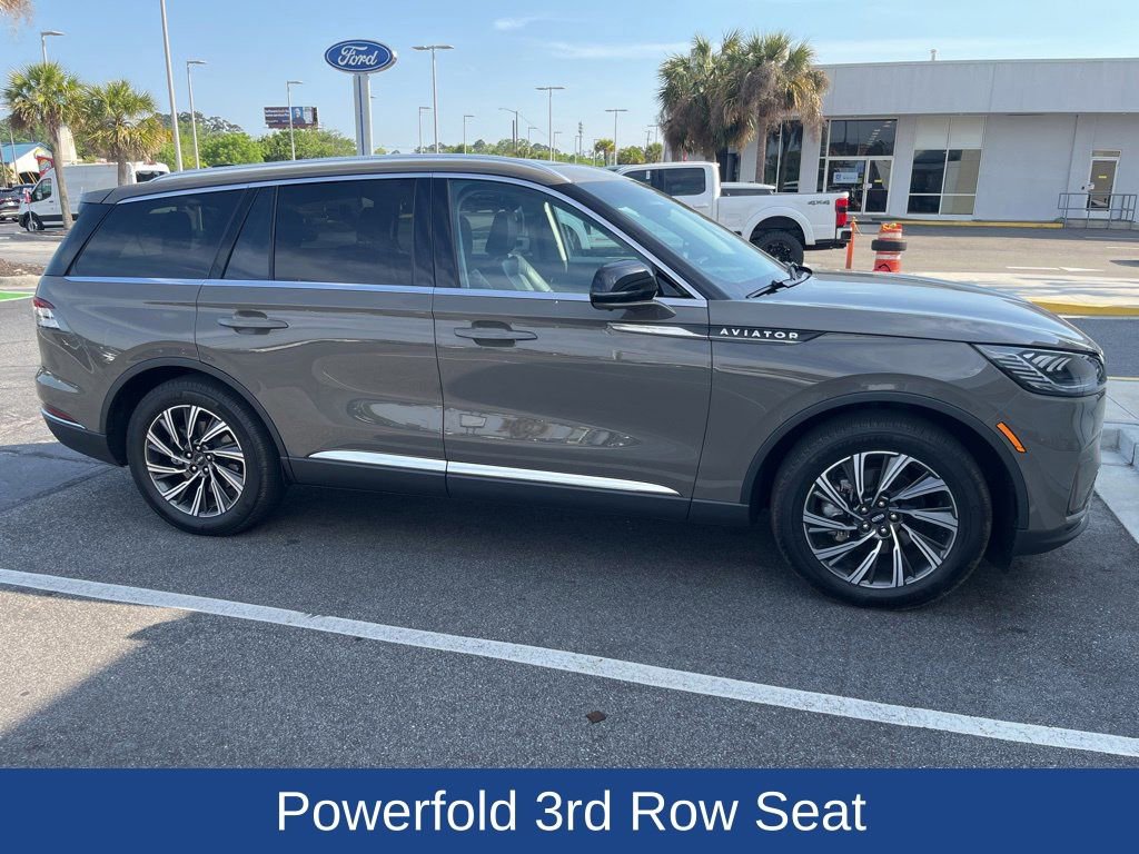 Used 2025 Lincoln Aviator 2WD image 2